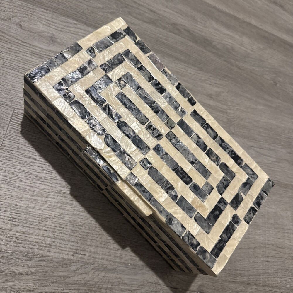 Handcrafted Decorative Box Geometric Labyrinth Like Battern